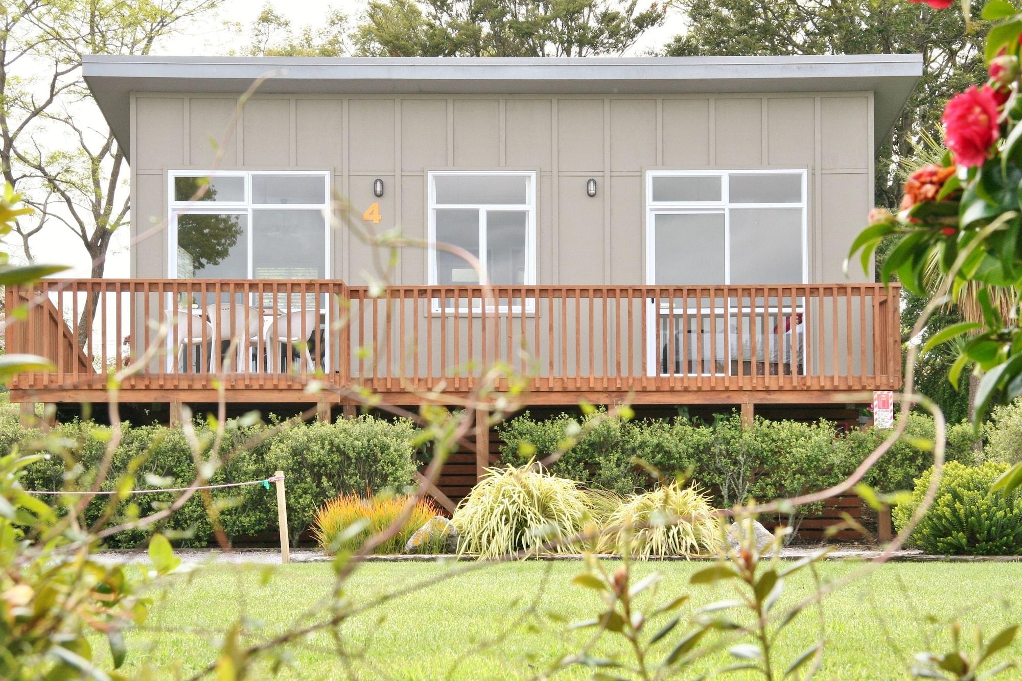 Taupo Debretts Spa Resort Екстериор снимка A typical park home