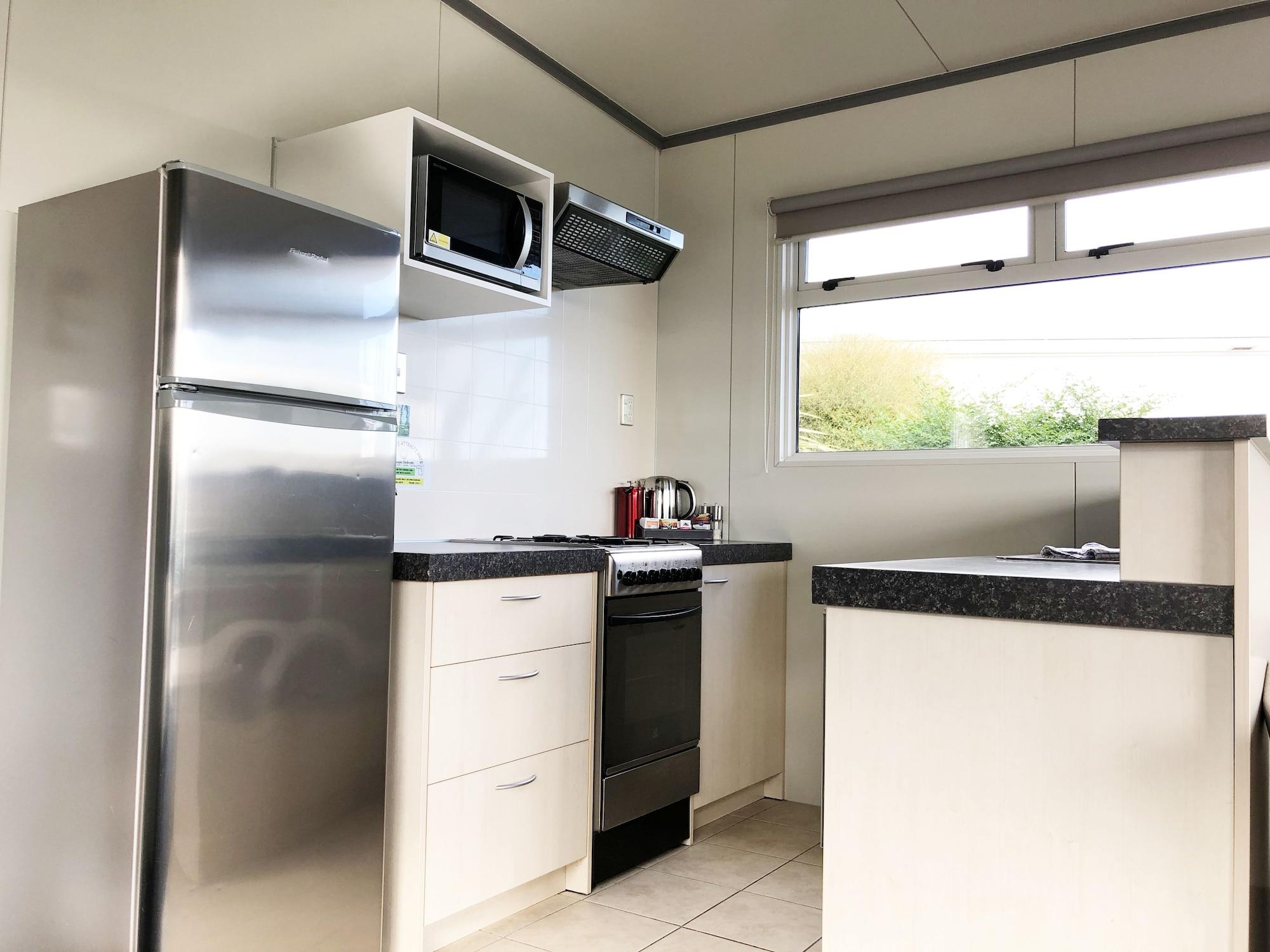 Taupo Debretts Spa Resort Екстериор снимка A kitchen in a student flat